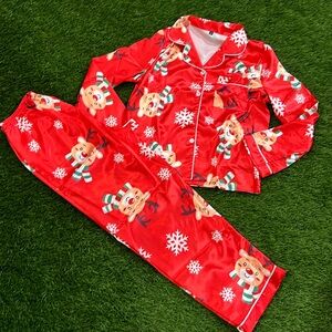 Women’s Reindeer Print Long Sleeve/Pants Silky Pajama Set